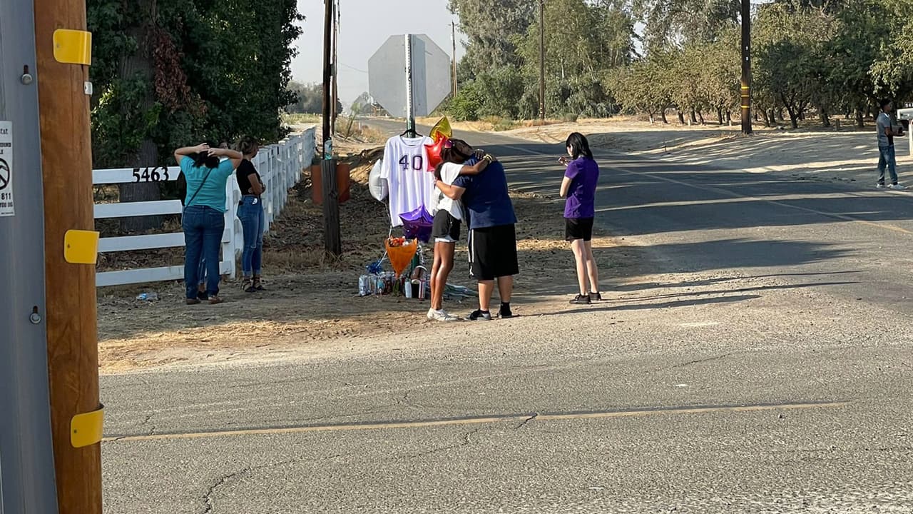 En la esquina de las avenidas
<b>Walnut con Jefferson</b>, en el condado de Fresno, un accidene mortal le quitó la vida a Neto. Sus familiares
<b><a href="https://www.gofundme.com/f/funeral-expenses-for-neto-garin?utm_campaign=p_cp+share-sheet&utm_medium=copy_link_all&utm_source=customer" target="_blank">juntan dinero para sus funerales. </a></b>