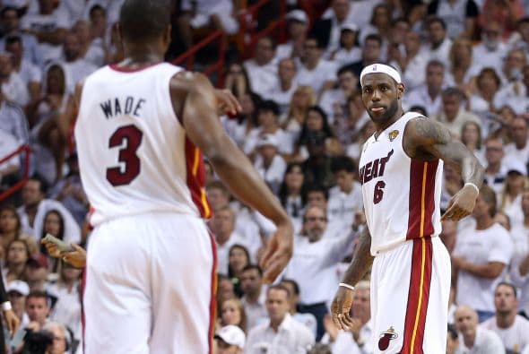 Fue un partido parejo por tres cuartos, pero en el último periodo el Heat se despegó.