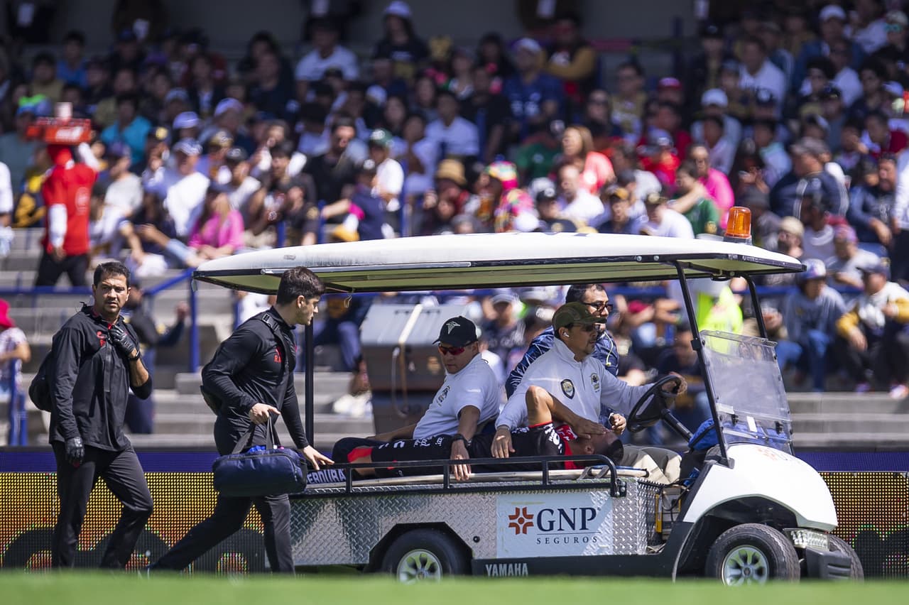 Mauro Manotas sufre ruptura de ligamento cruzado y será operado 