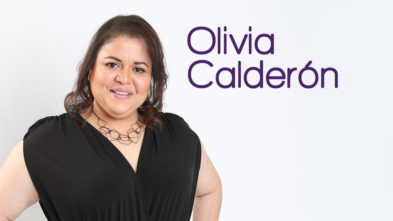 Nació en Salinas, California y tiene 44 años de edad. Ella se considera una persona humilde, sincera e inteligente.