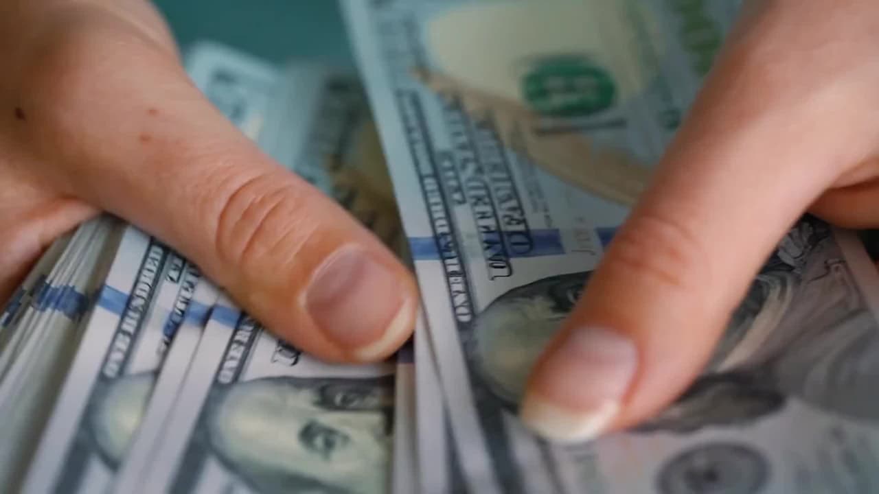 West Hollywood propone salario mínimo más alto de EEUU y protecciones para trabajadores