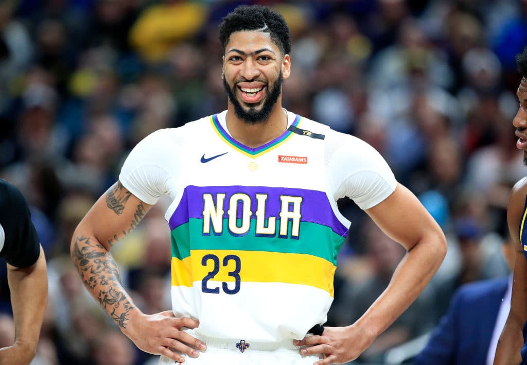 Aunque ya se había anunciado hace días, se hace oficial el traspaso de 
<b>Anthony Davis</b> quien deja a los 
<b>New Orleans Pelicans</b> para unirse a los 
<b>Los Angeles Lakers</b>.