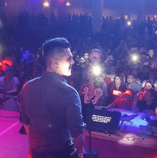 Entre los reconocimientos que ha recibido el cantante, se encuentra una nominación al Latin Grammy en su edición 2012 en la categoría de Mejor Álbum Norteño por su disco "Amor en tiempos de guerra".