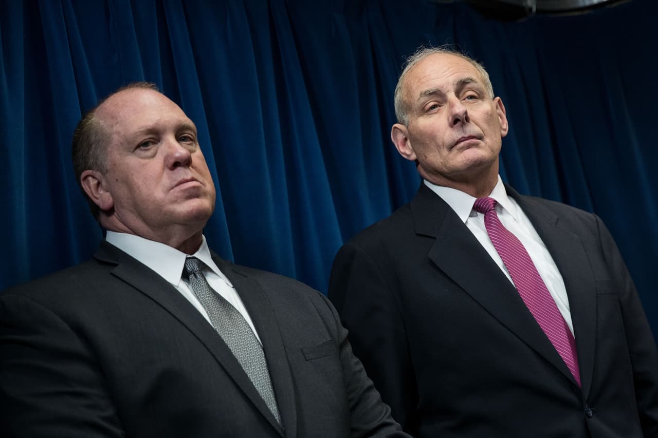 ICE desmiente un reporte sobre supuesto plan de enviar a "cientos" de agentes a ciudades santuario