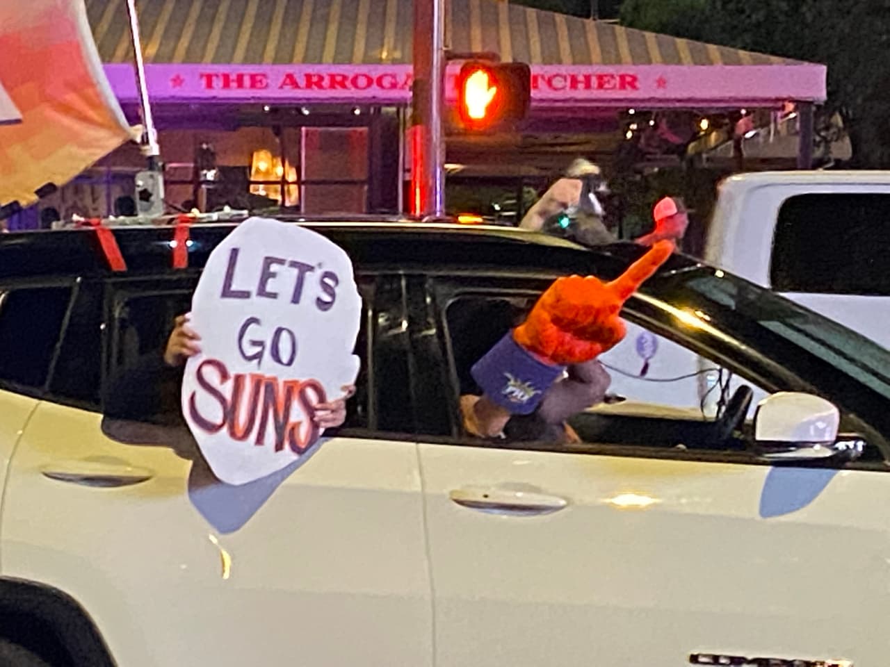 Por un mes han celebrado cada triunfo los seguidores de los Suns que ven llegar a su equipo a las finales.