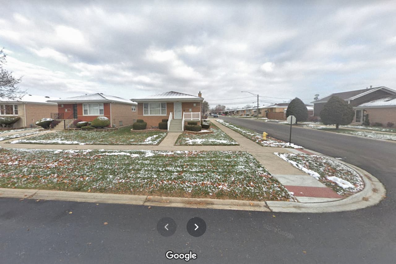 <b>Puesto 19. Calumet City, Illinois</b>
<br>
<br>Variación del precio promedio de la vivienda en un año: +21.2% (+21,915 dólares).
<br>
<br>Valor promedio de la vivienda en marzo de 2021: 125,321 dólares.
<br>
<br>Variación de la población en un año: -0.8% (-305 habitantes).
<br>
<br>Población: 36,551 habitantes.
<br>
<br>Variación del ingreso familiar promedio en un año: +4.2% (+1,803 dólares).
<br>
<br>Ingreso familiar promedio: 44,446 dólares.
<br>
<br>En 50 ciudades con 35,000 habitantes o más, el valor de las viviendas subió al menos 18.7% durante el año pasado, y en algunos alcanzó más de 30%, según la investigación. 
<br>