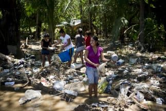 De hecho, México tiene el primer lugar en generación de basura en América Latina con 1.16 kilos en promedio al día, cada mexicano produce 343 kilos al año de basura.
<br>