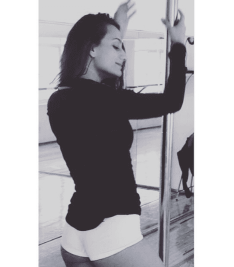 Una de sus prácticas favoritas es el Pole Dance.