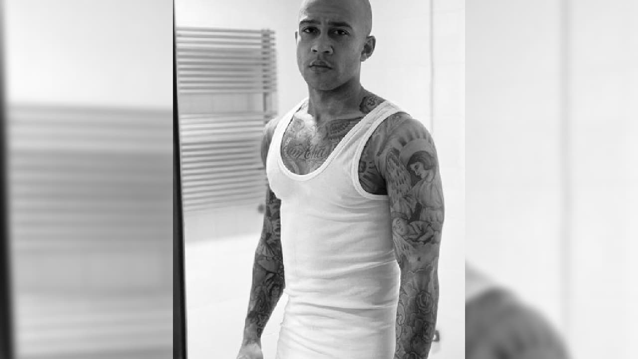 El neerlandés tiene un ángel dibujado en el brazo izquierdo.