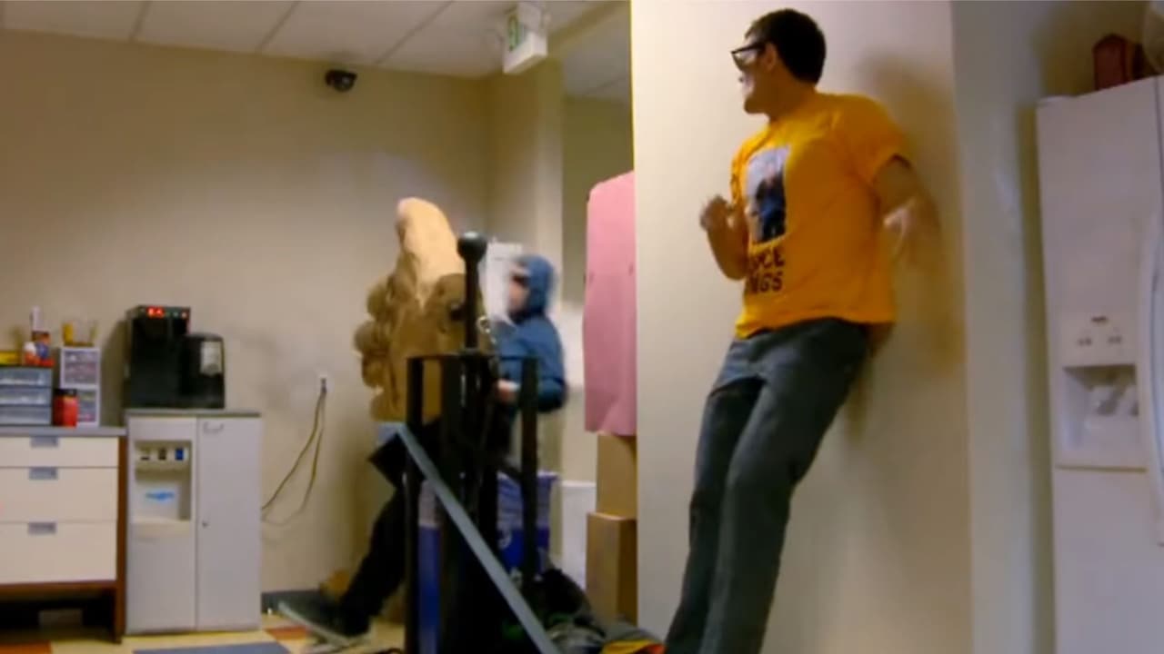 La mano gigante golpeaba con tanta fuerza que las víctimas no tenían tiempo de reaccionar o detener su caída.