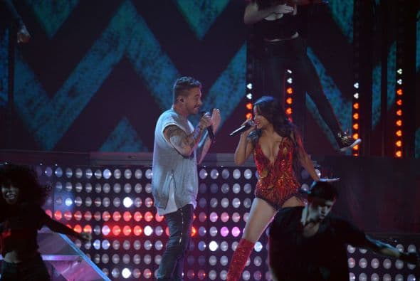 J Balvin llegó acompañado por su banda de chicos malos.