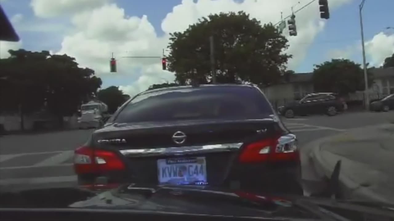 Nuevos videos de la persecución al sospechoso que robó un auto en el Hospital Palmetto de Hialeah