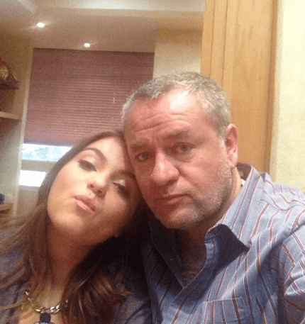 "No es la primera vez que trabajo con algún integrante de mi familia, he colaborado con mi hermana y con la mamá de mis hijas, pero ahora tengo que enseñar a Sofía a separar la relación”, declaró el productor de la telenovela.