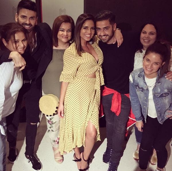 "Uno de los mejores regalos es poder compartir con todos ustedes día tras día. Soy la mujer más bendecida. Somos una familia team Primer Impacto”, dijo Pamela Silva en esta imagen publicada en la cuenta oficial del programa.