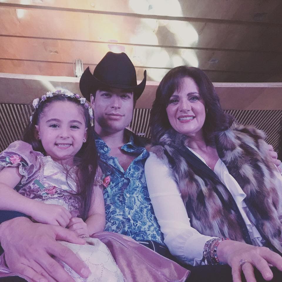 La química que hizo la pequeña actriz con todo el elenco fue evidente, pues en cada imagen que compartió en sus redes sociales se mostraba feliz por trabajar junto a estas estrellas de la televisión.