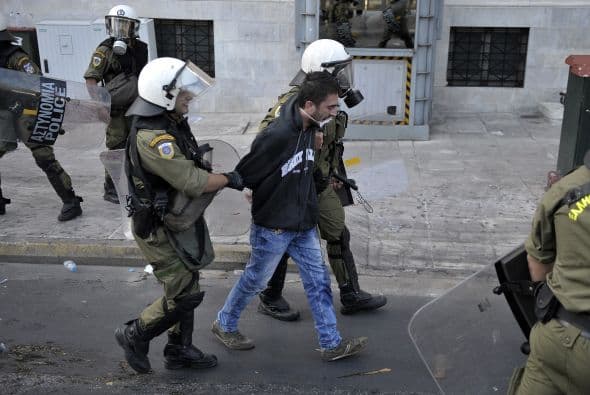 De los trasladados a la comisaría, siete han pasado a prisión con diversos cargos, y los demás han quedado en libertad después de ser fichados.