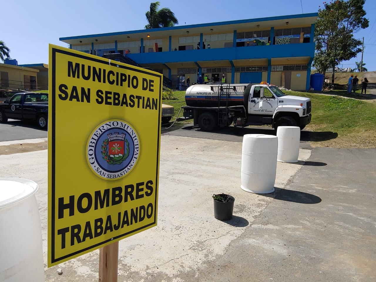 "Yo realmente estaba indispuesta a traer a mi hija a la escuela hasta que no fuera reparada", dijo Damaris Pérez, madre de una estudiante.