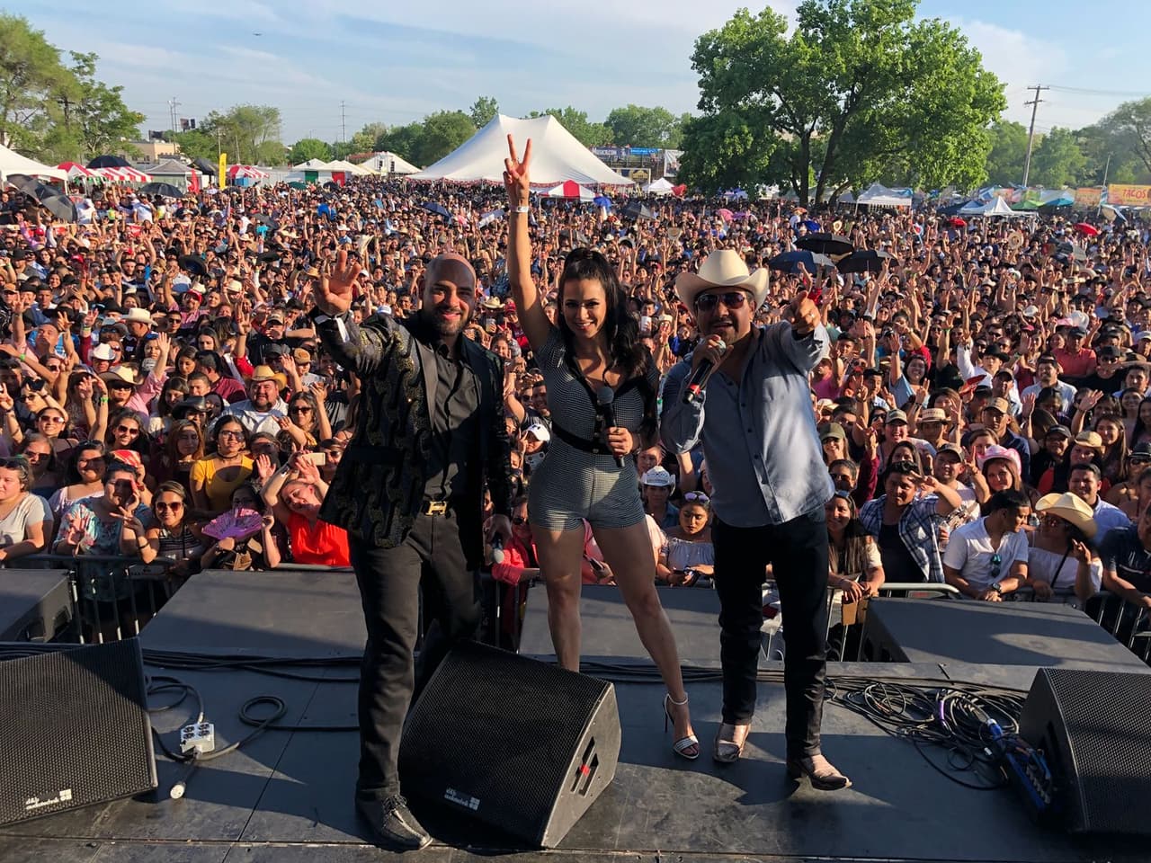 Carla, El Pelón y El Feo viajaron a 'la Ciudad de los Vientos', donde como cada año participaron en las Fiestas de Mayo.