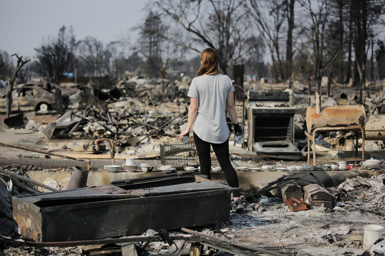 Los incendios Tubbs, Nuns y Atlas, en los condados de Sonoma y Napa, dejaron rápidamente a miles de residentes sin hogar, y aunque la reconstrucción ha progresado desde entonces, algunos todavía están luchando por recuperarse.
<br>
<br>