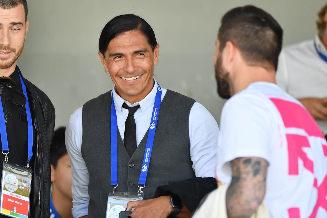 Tuvo tiempo para saludar a la delegación y encontrarse en la tribuna con Francisco Palencia.