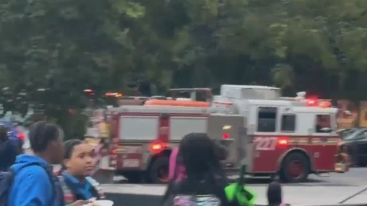 Un hombre muere tras quedar atrapado debajo de un tren en una estación en Brooklyn