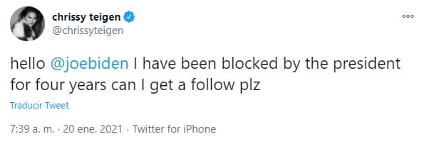 Teigen le pidió a @joebiden que la siguiera, pues había estado bloqueada por Trump durante los cuatro años anteriores.