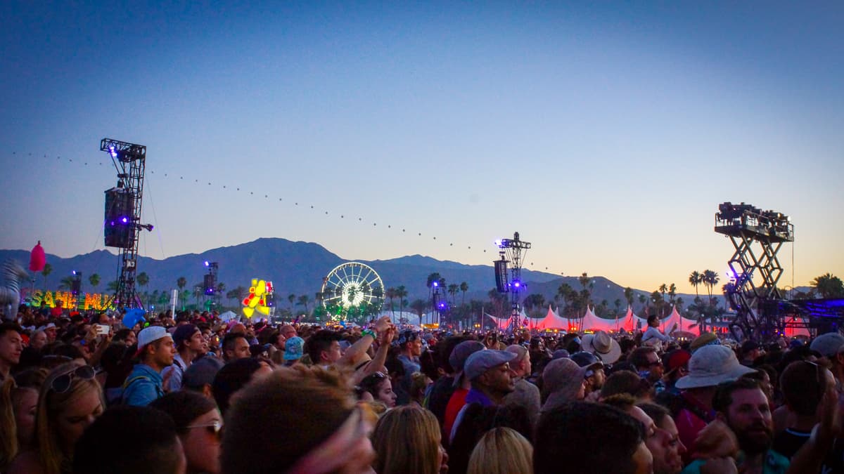 El color púrpura sobresalía como parte del tributo a Prince.