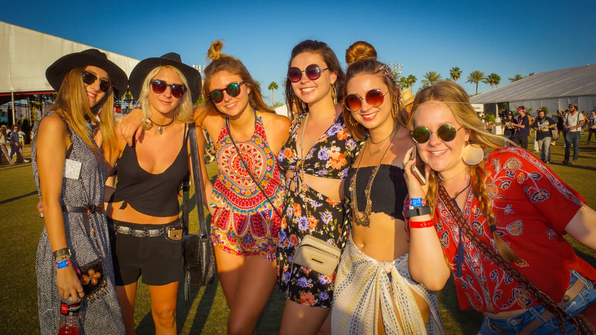 Miles de fanaticos llegaron al festival de Festival de Música y Artes de Coachella.