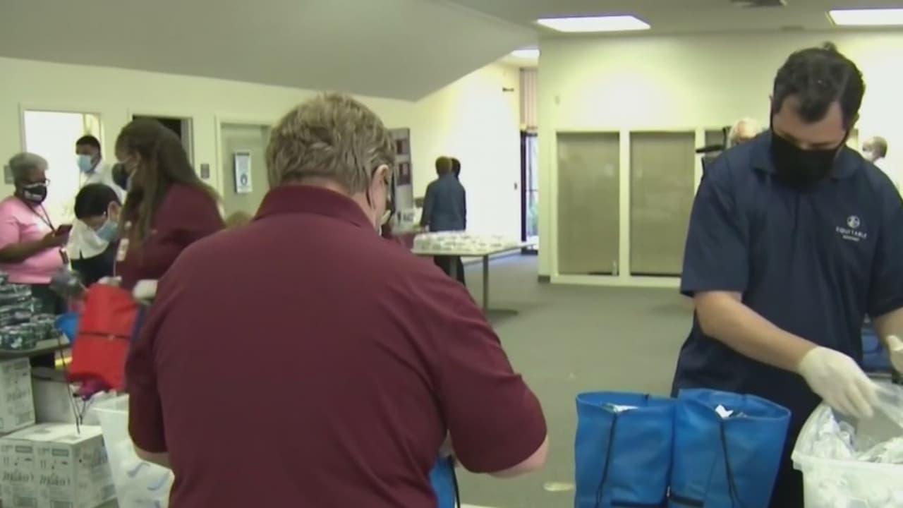 <b>En video.</b> Este domingo se cumplen tres años de la tragedia ocurrida en la escuela Marjory Stoneman Douglas que cobró la vida de 17 personas. Para conmemorar a las víctimas, este viernes y durante toda la semana, varios voluntarios se han unido en actividades de servicio comunitario.