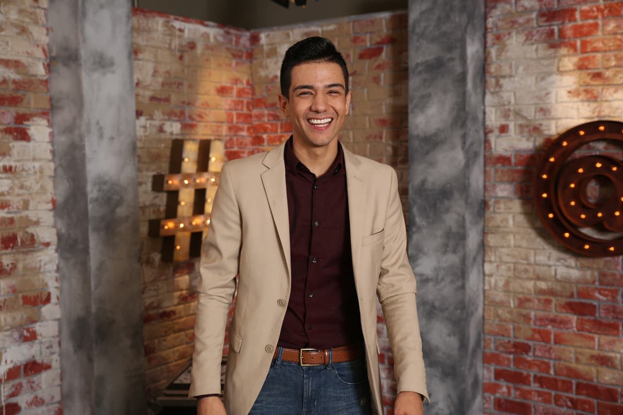 Así de feliz se puso Luis Coronel cuando nos visitó en el set.