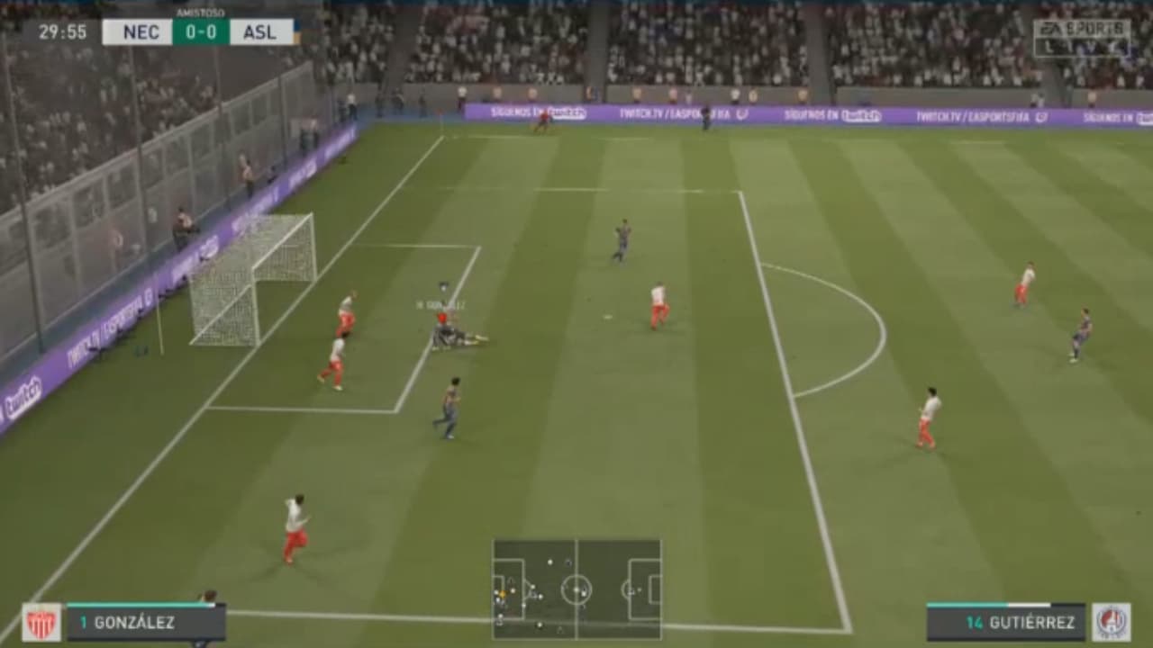 En el futbol virtual, Carlos Gutiérrez destrozó a Daniel Álvarez que terminó jugando con diez hombres.