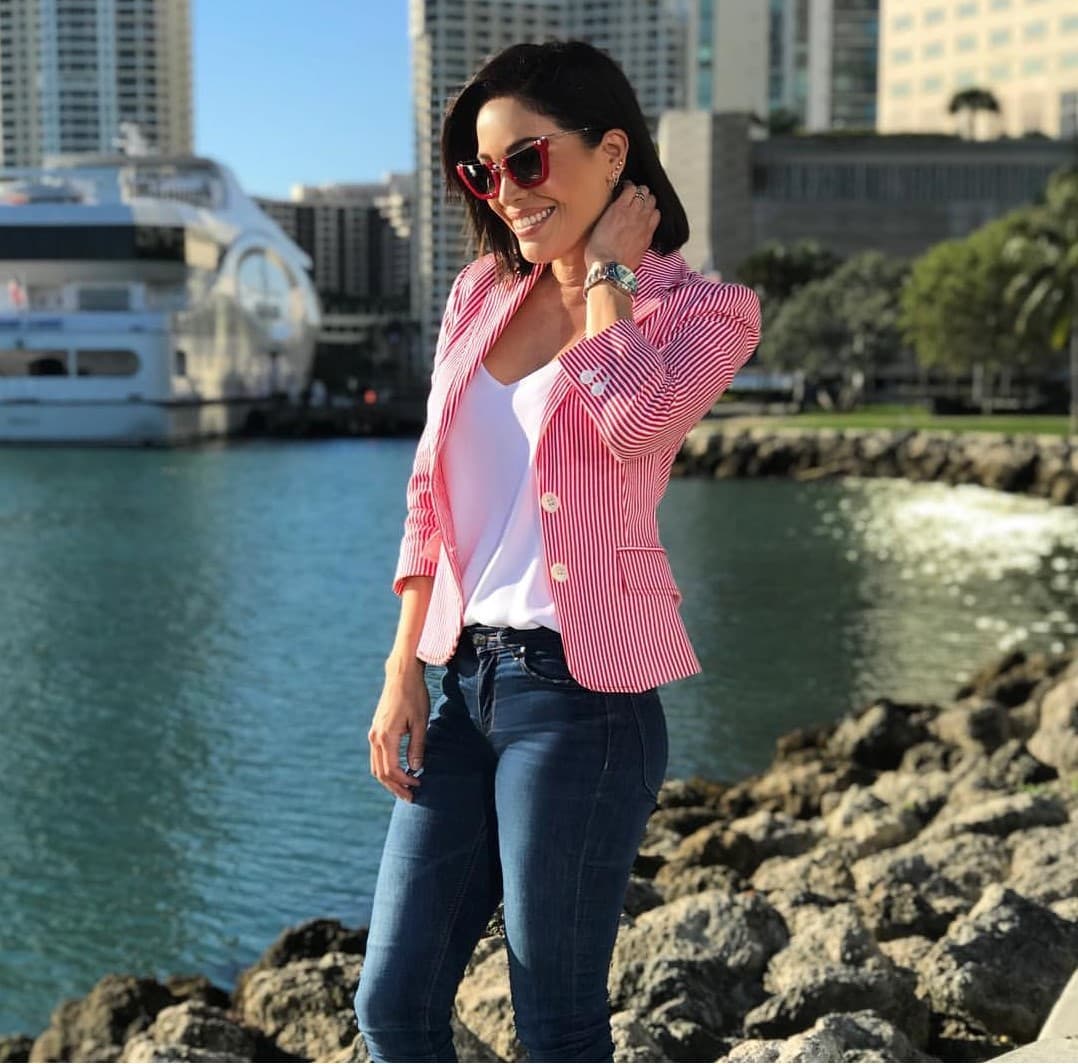 Con sus looks divertidos y consejos de moda, nuestra conductora pretende inyectar a las mamis modernas y vanguardistas actitud para lucir 'siempre bellas'.