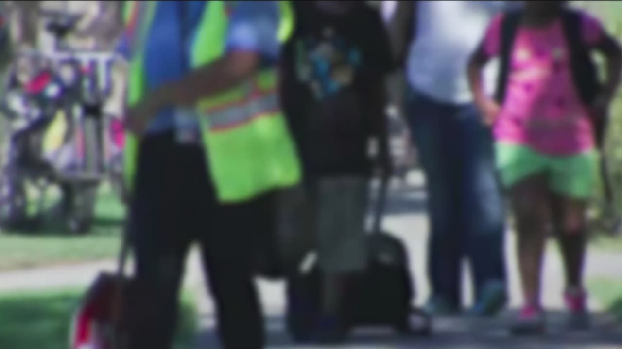 LAUSD prepara y aconseja a padres ante una posible detención de ICE: estos son los pasos clave