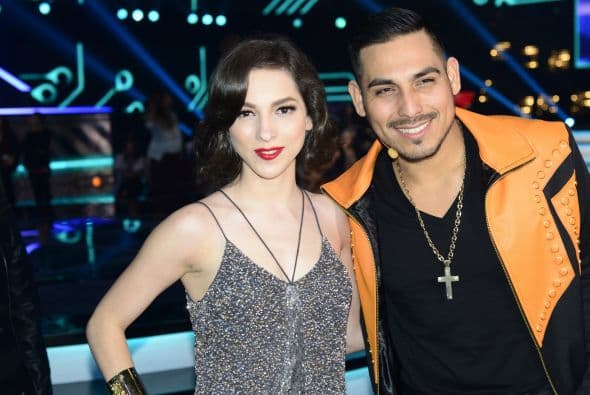 Espinoza Paz fue uno de los hombres que no pudo resistir la tentación de posar con ella en varias fotos.