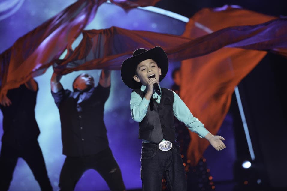 Después de conocer a su artista favorito, Joel interpretó uno de los temas de Julión Álvarez. 
<b><a href="http://www.univision.com/shows/pequenos-gigantes/joel-canto-el-amor-de-su-vida-con-la-buena-suerte-que-le-dio-julion-alvarez-video" target="_blank">Mira su presentación</a></b>