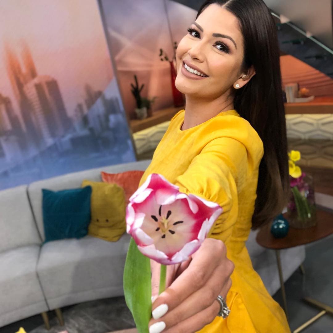 El resplandor de Ana impacta hasta a la naturaleza. Mira lo linda y fresca que luce en esta fotografía.
<br>