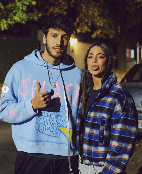 En junio de este año, Tini y Sebastián confirmaron su noviazgo, lo que ha cautivado a los seguidores de ambos.