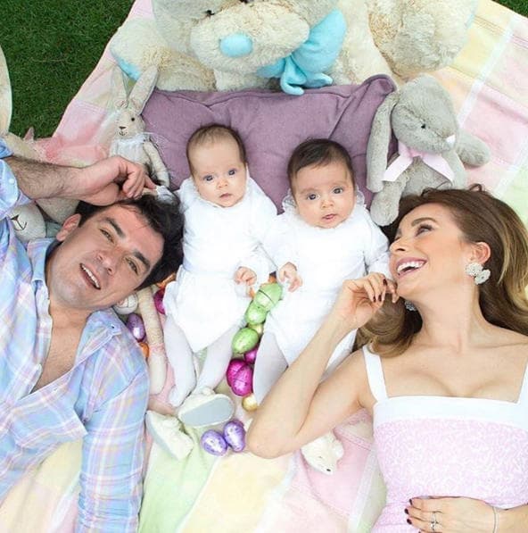 En diciembre del 2015, Elizabeth Álvarez y Jorge Salinas 
<a href="https://www.univision.com/novelas/novelas-show-temp/jorge-salinas-y-elizabeth-alvarez-ya-son-papas">se convirtieron en padres</a> de un par de mellizos, a quienes les pusieron por nombre León y Máxima.