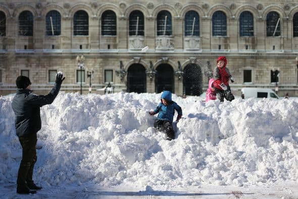 El presidente de EE.UU., Barack Obama, declaró este domingo el estado de emergencia para Connecticut, lo que facilitará el acceso a recursos federales para las labores de limpieza y recuperación de las zonas perjudicadas.