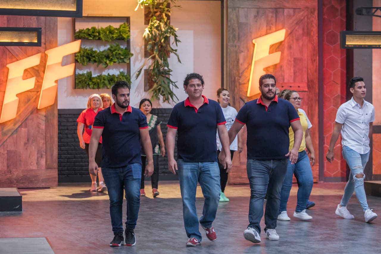 Así fue la entrada triunfal de las ocho familias que se enfrentaraon en este primer capítulo.