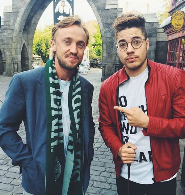 William posó con una gran estrella de la película Harry Potter. (Abril 6, 2016)