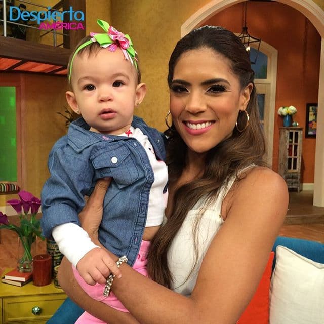 Baby Michelle ya está aprendiendo a caminar y hoy nos lo demostró en casita, (Abril 7, 2016)