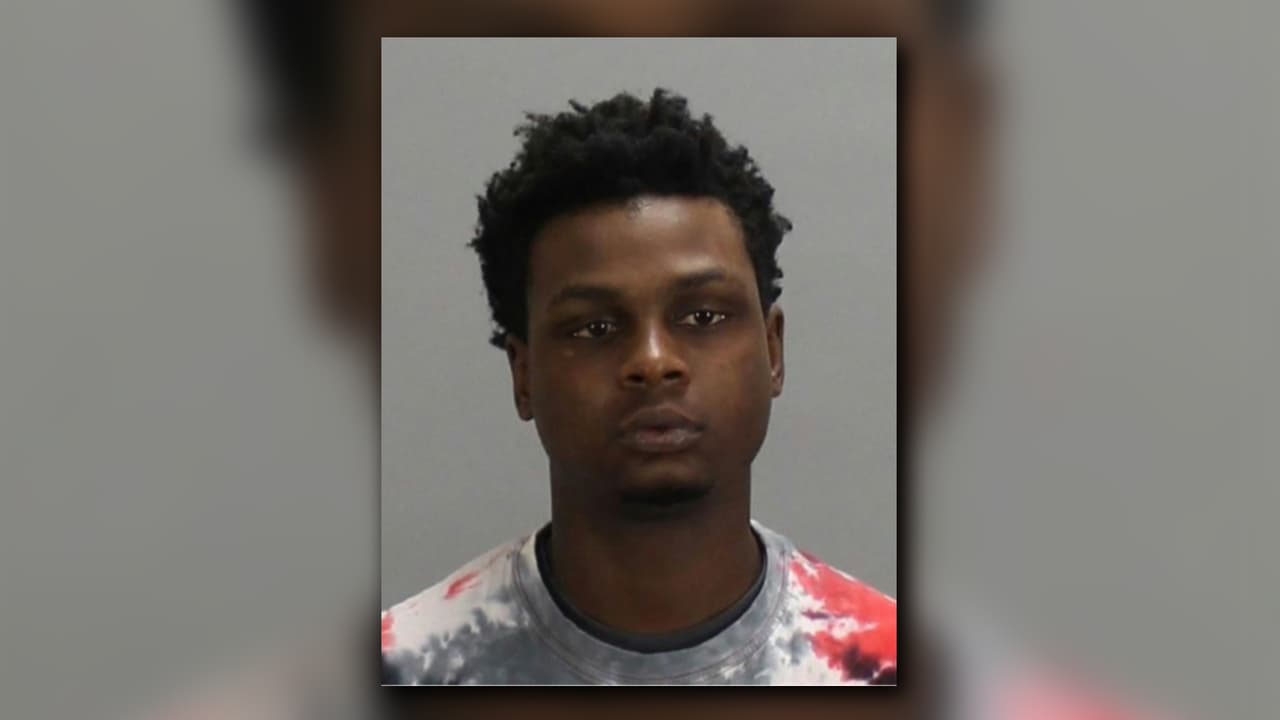 Darnell Hansa Howard, es buscado por estar involucrado en el tiroteo donde murió Gabriel González.