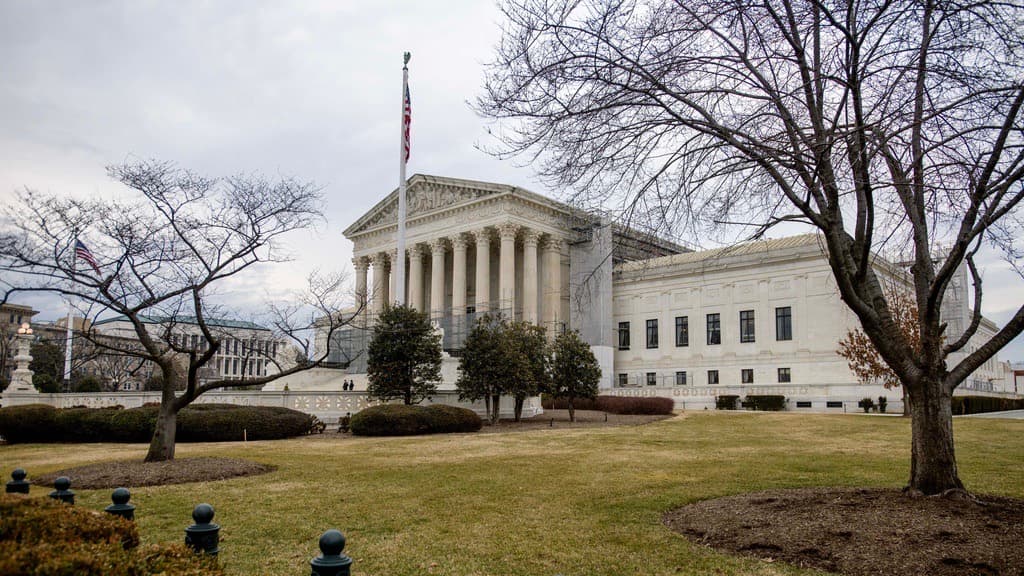 5 claves de la decisión de la Corte Suprema que da luz verde a las deportaciones rápidas de Trump bajo la Ley de Enemigos Extranjeros