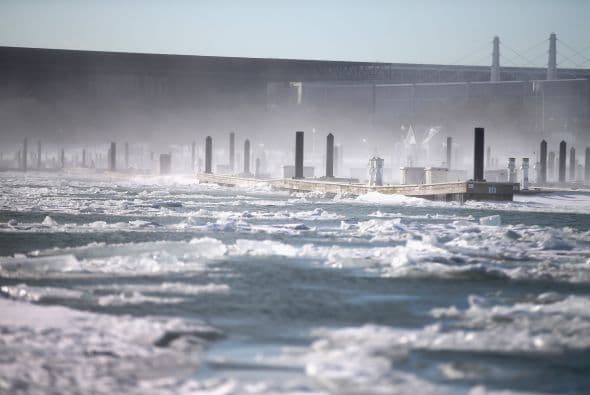 Luego de la caída de sobre 8 pulgadas de nieve en zonas de Chicago ahora se esperan vientos helados de hasta 20 grados bajo cero, en lo que meteorólogos ya describen como uno de los inviernos más intensos desde el 1985.  