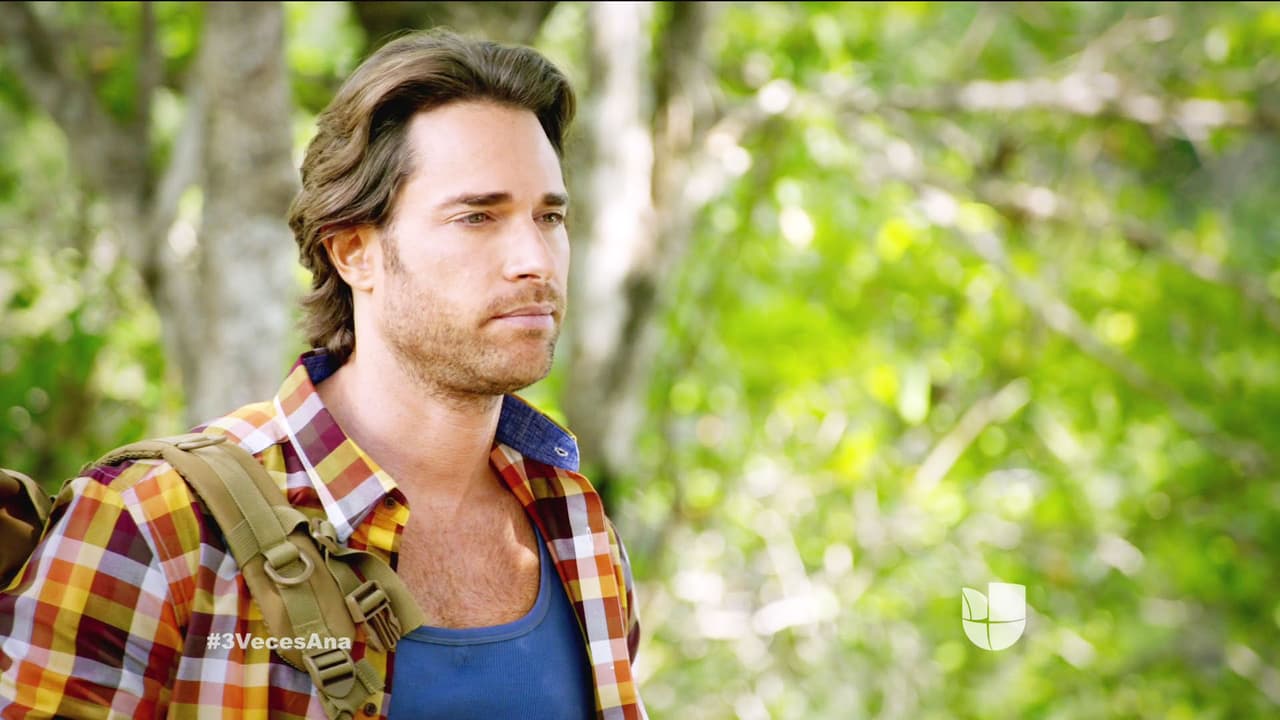 Santiago ignora que Ana Lucía sabe leer las manos.