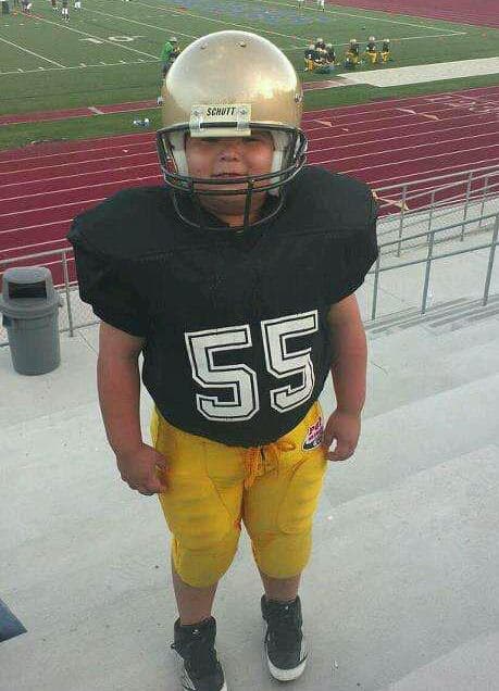 Solía jugar fútbol americano en la escuela.