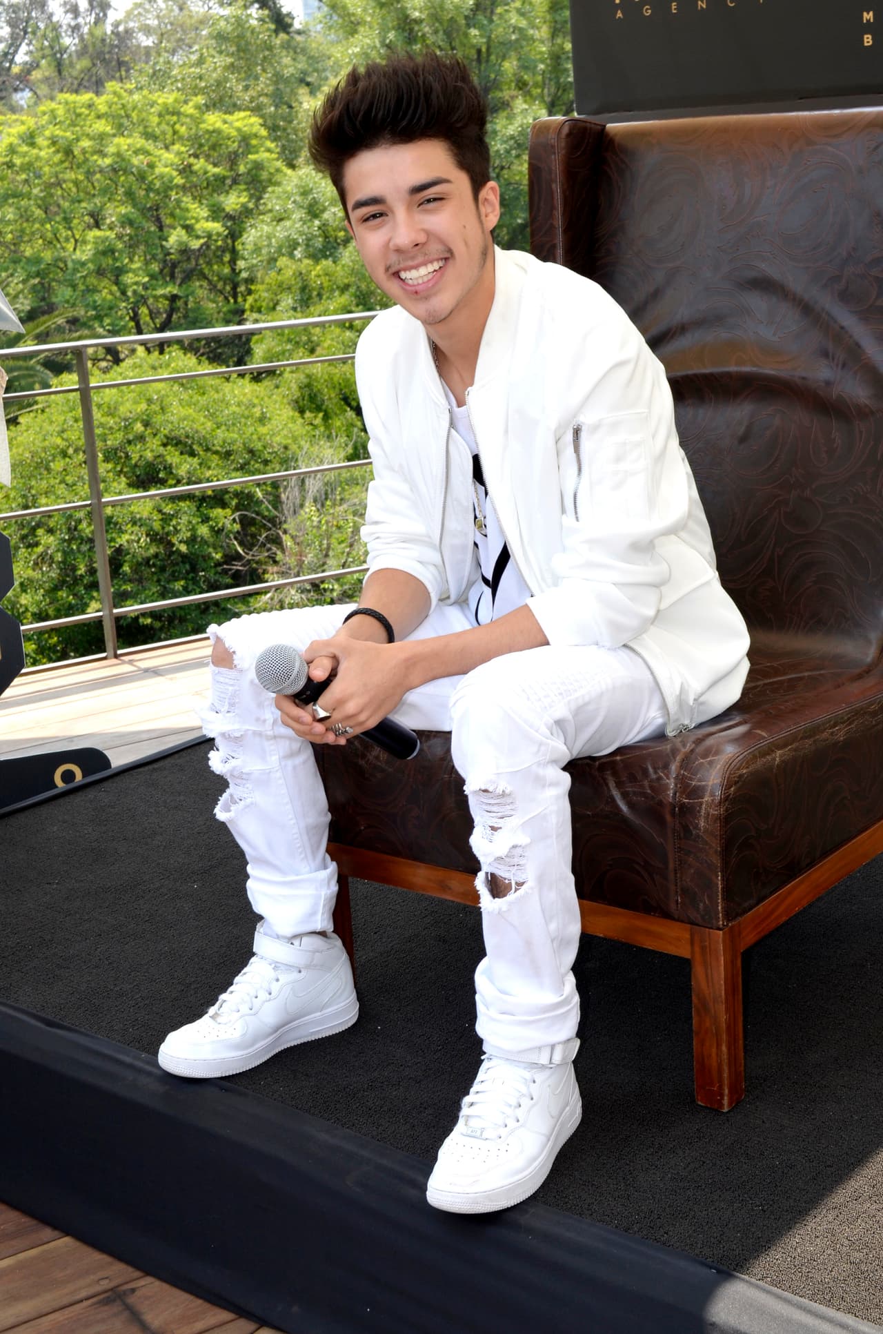 Así es, Mario Bautista comenzó su carrera en las redes sociales y el año pasado lanzó su primer disco.