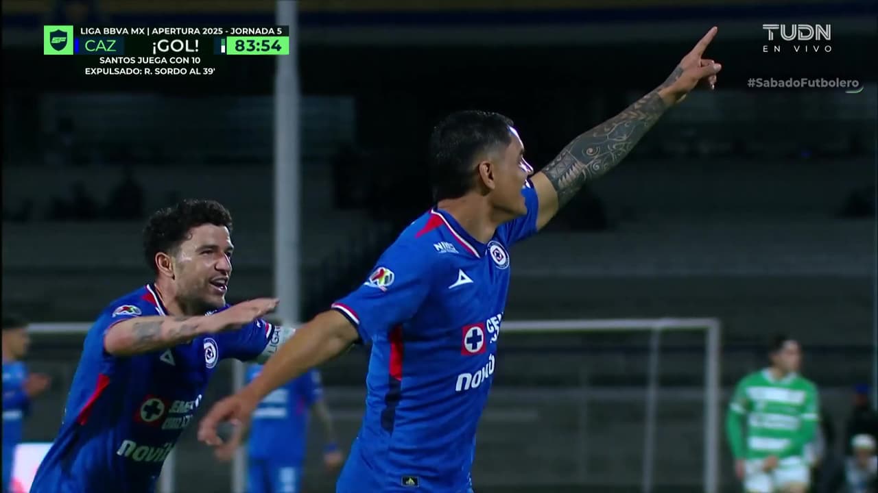 ¡Paren todo! ¡’Toro’ Fernández reaparece y en solo un minuto marca gol para Cruz Azul!