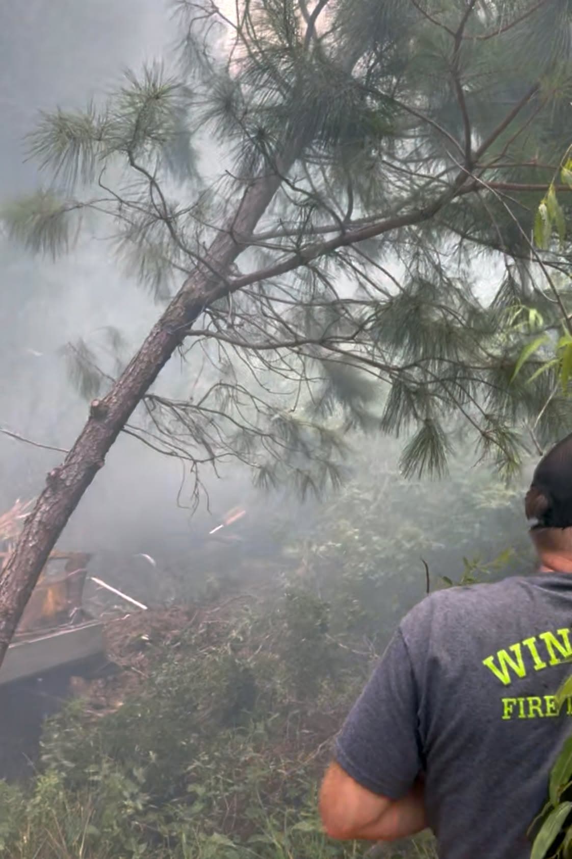 El 
<b>Servicio Forestal de Carolina del Norte </b>también advirtió que el viento podría reactivar el incendio: 
<br>
<br>
<b>“Actualmente, la zona presenta vientos suaves. A medida que aumente la intensidad del viento, la actividad del fuego podría incrementarse en áreas con combustible orgánico”.</b>